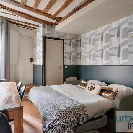 02 - Pretty 4bdr Flat In * Paris