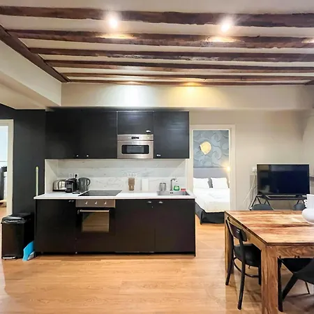 02 - Pretty 4bdr Flat In * Paris