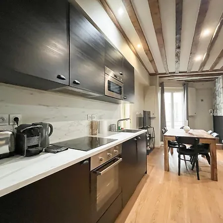 02 - Pretty 4bdr Flat In * Paris