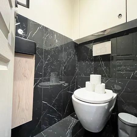 02 - Pretty 4bdr Flat In *