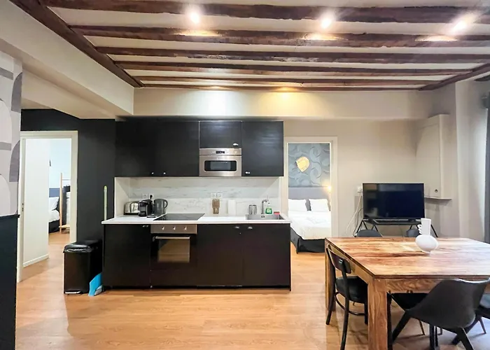 02 - Pretty 4bdr Flat In * Paris