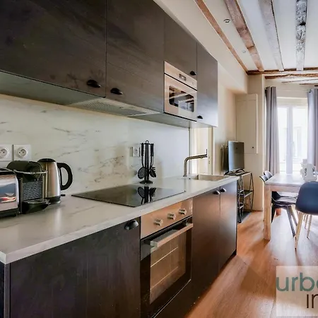 02 - Pretty 4bdr Flat In شقة باريس