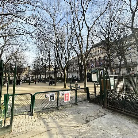 02 - Pretty 4bdr Flat In