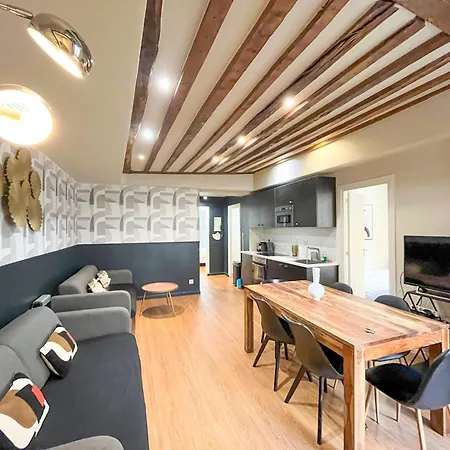 02 - Pretty 4bdr Flat In شقة باريس