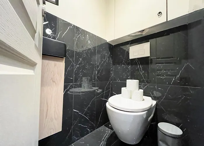 02 - Pretty 4bdr Flat In *