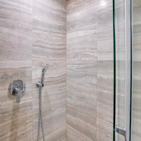 02 - Pretty 4bdr Flat In Apartment Paris